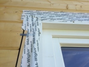 Fensterrahmen mit Windschutzbund abdichten